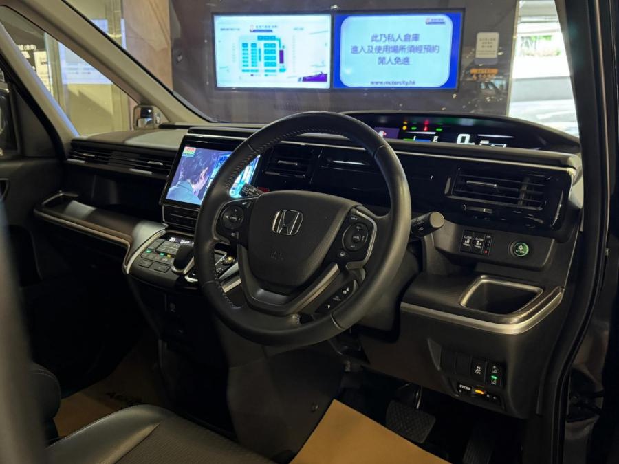 Stepwgn e:HEV EX Black Style - Image 3